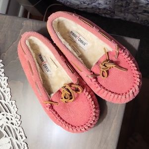 Girls Minnetonka Pink Suede Slippers